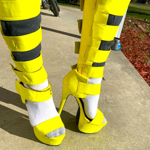 Sexy Neon Platform Pump Heel, Women’s Size 8, Ve - Picture 4 of 4